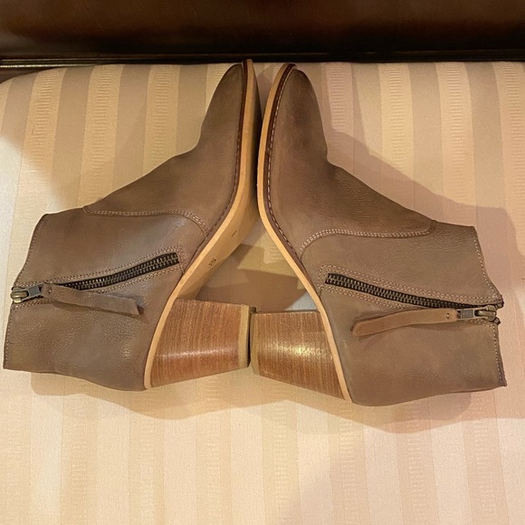 Urban Outfitters Faye Leather Ankle Booties - Picture 6 of 12